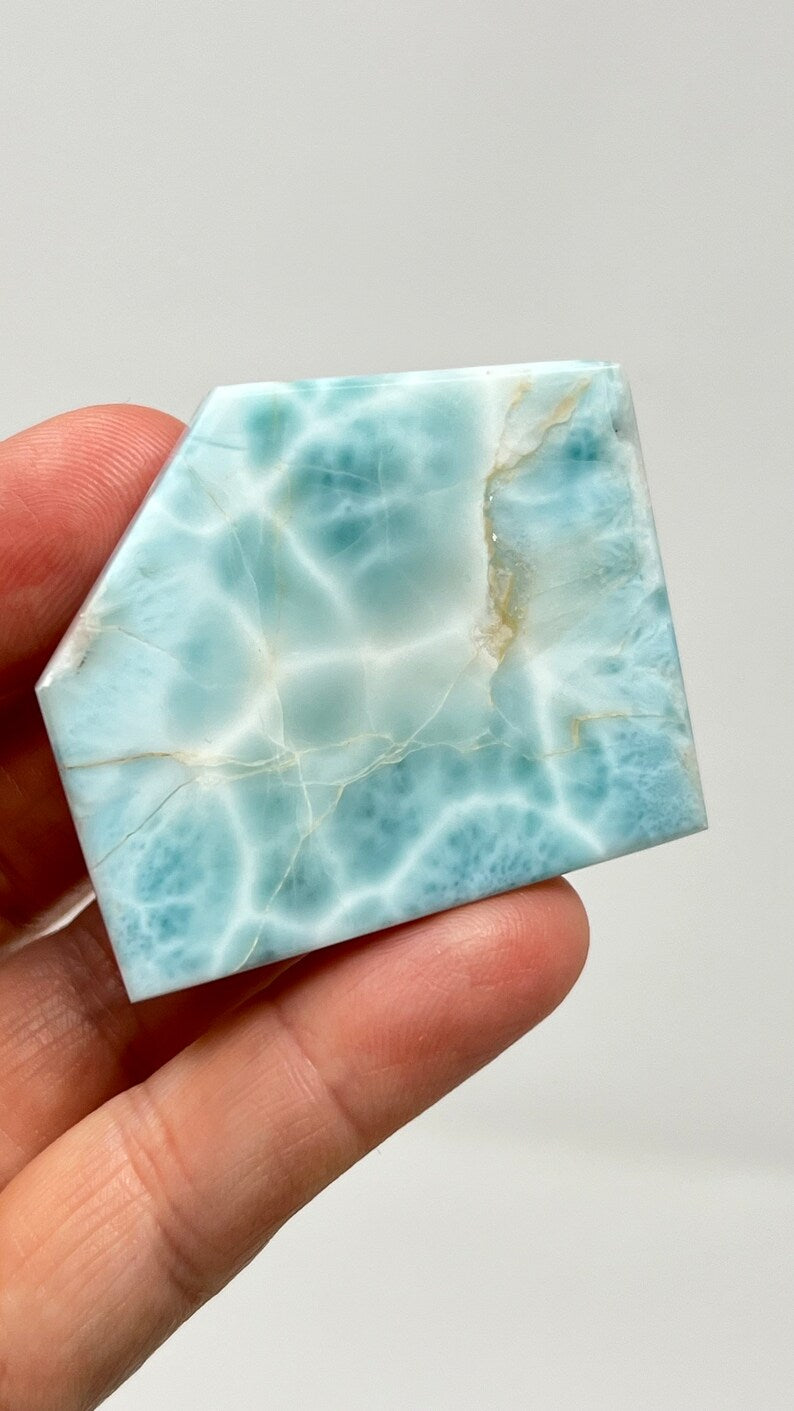 Webbed Larimar Freeform Polish, 40g Dominican Republic