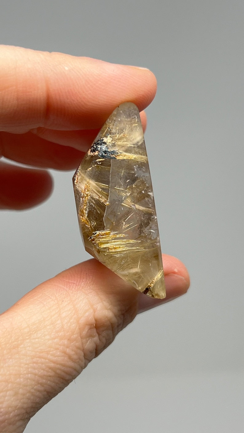 Gold Star Rutile in Quartz, 22g Brazil