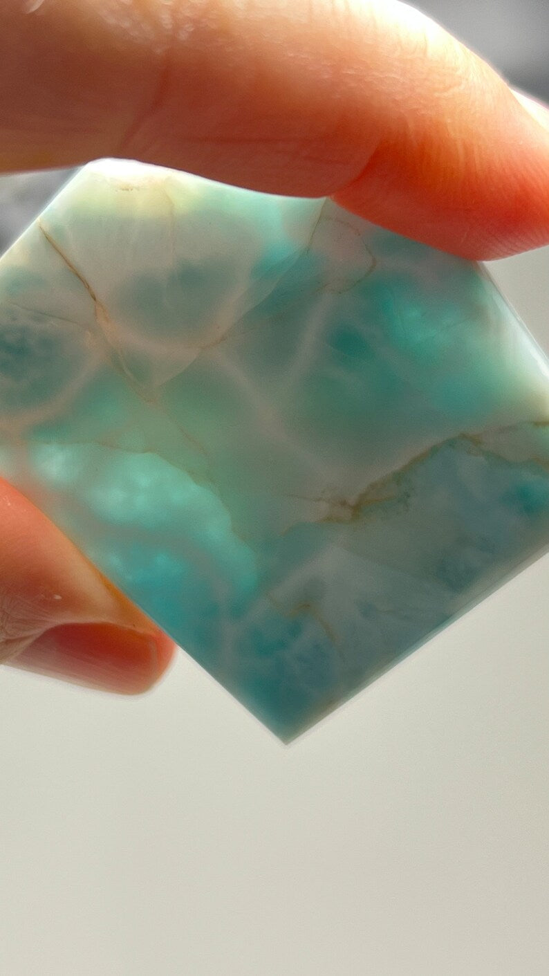 Webbed Larimar Freeform Polish, 40g Dominican Republic