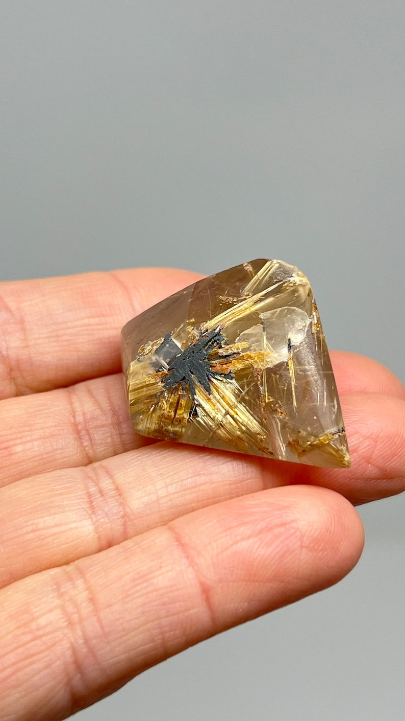 Gold Star Rutile in Quartz, 22g Brazil