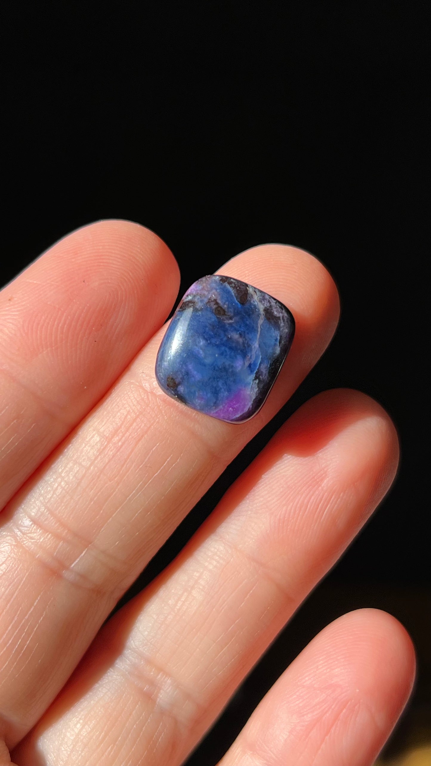 Sugilite, Richerite 7.8ct Cabochon, Wessels Mine, South Africa