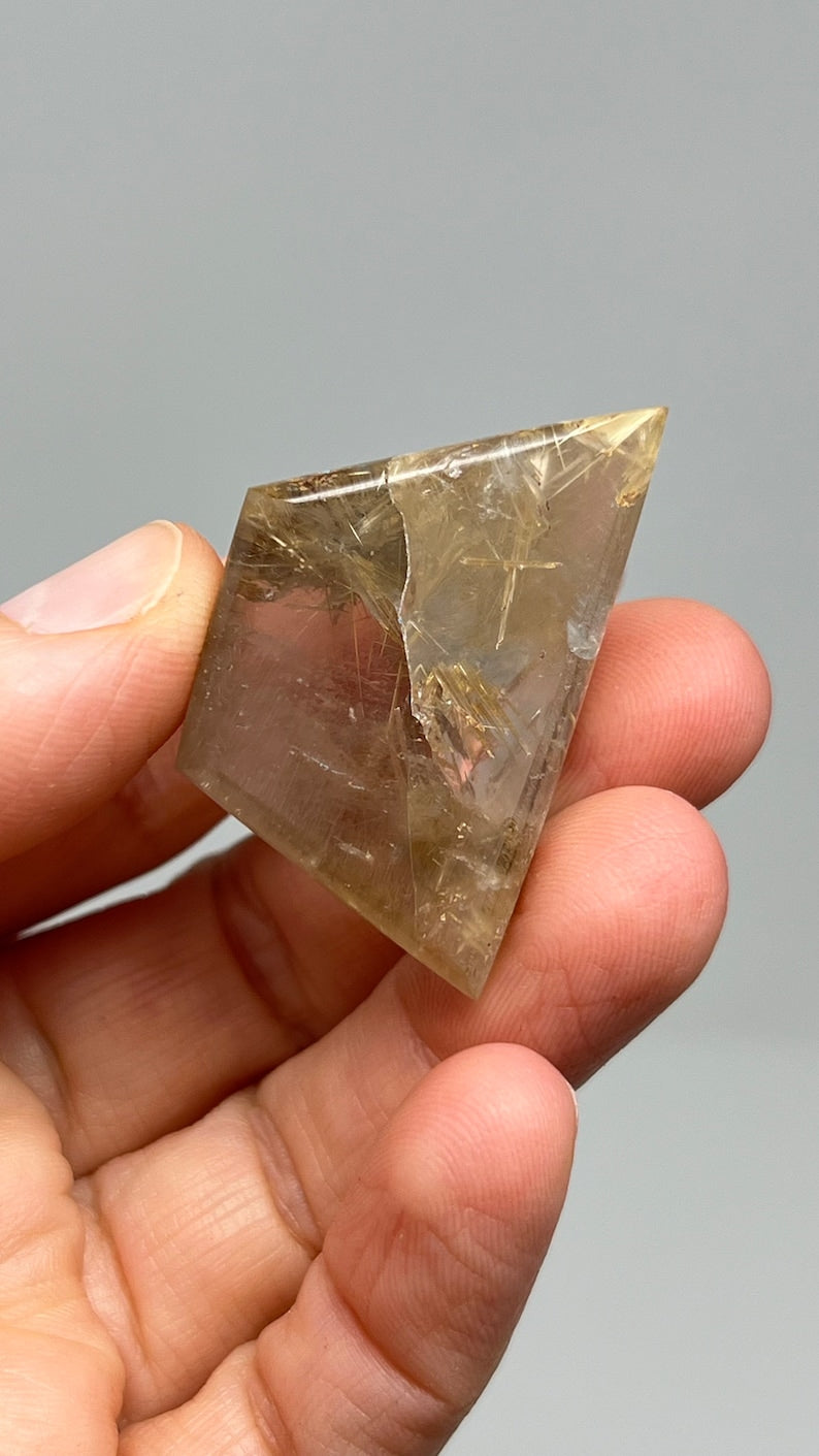 Gold Star Rutile in Quartz, 22g Brazil