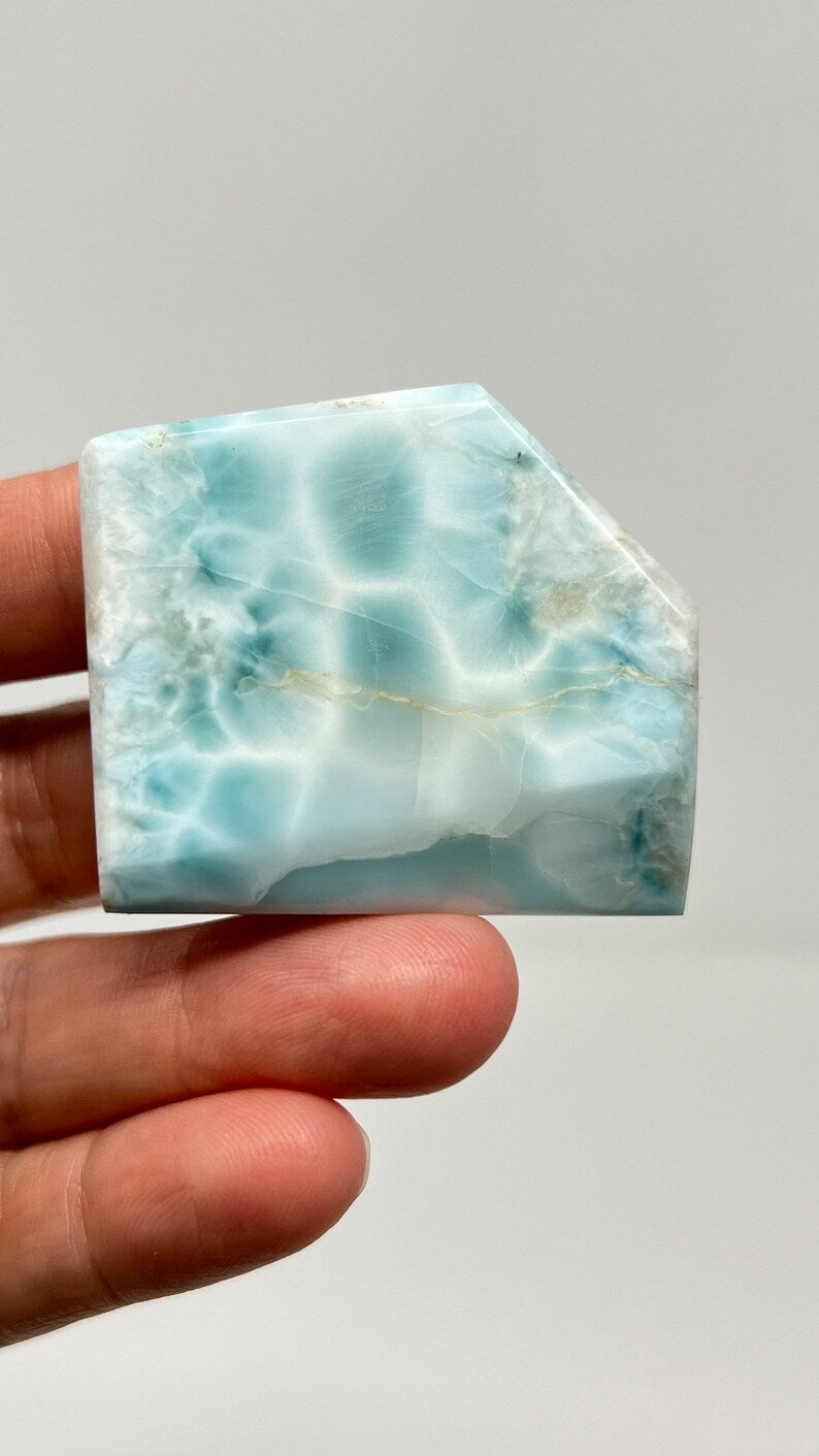 Webbed Larimar Freeform Polish, 40g Dominican Republic