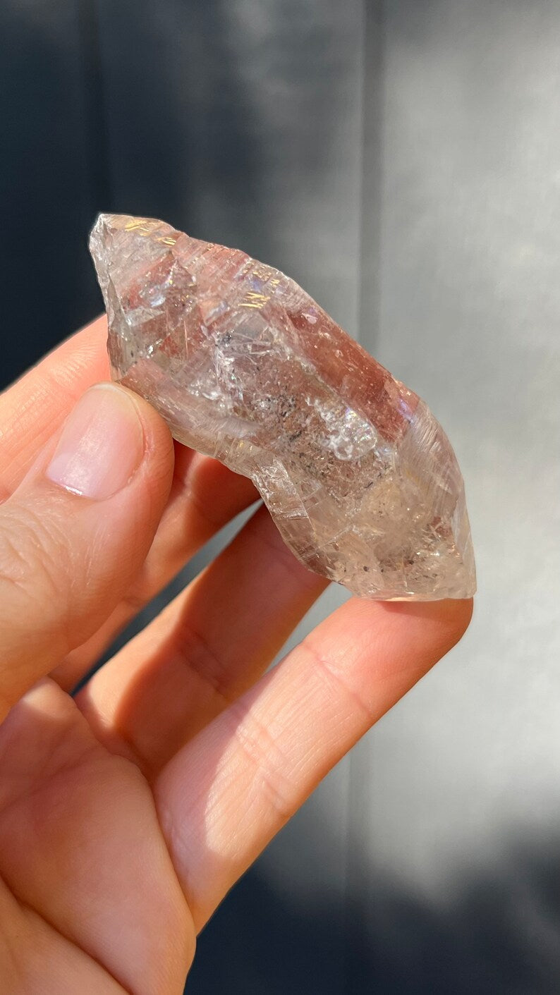 Tibetan Quartz with Moving Carbon Dust and Bubbles, 52g Tibet Nepal