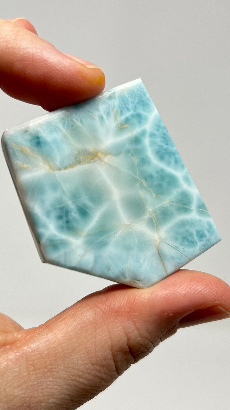 Webbed Larimar Freeform Polish, 40g Dominican Republic