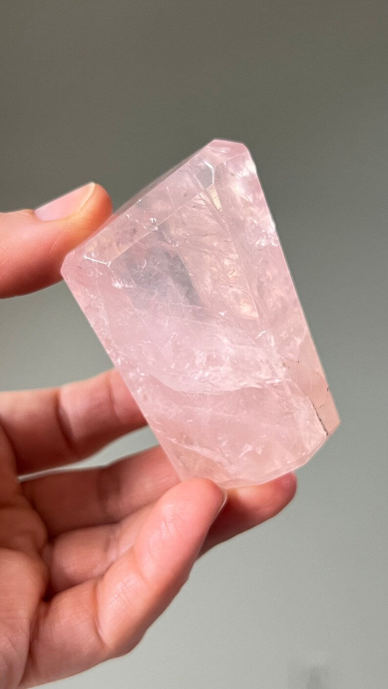 Rose Quartz Freeform, 121g Brazil