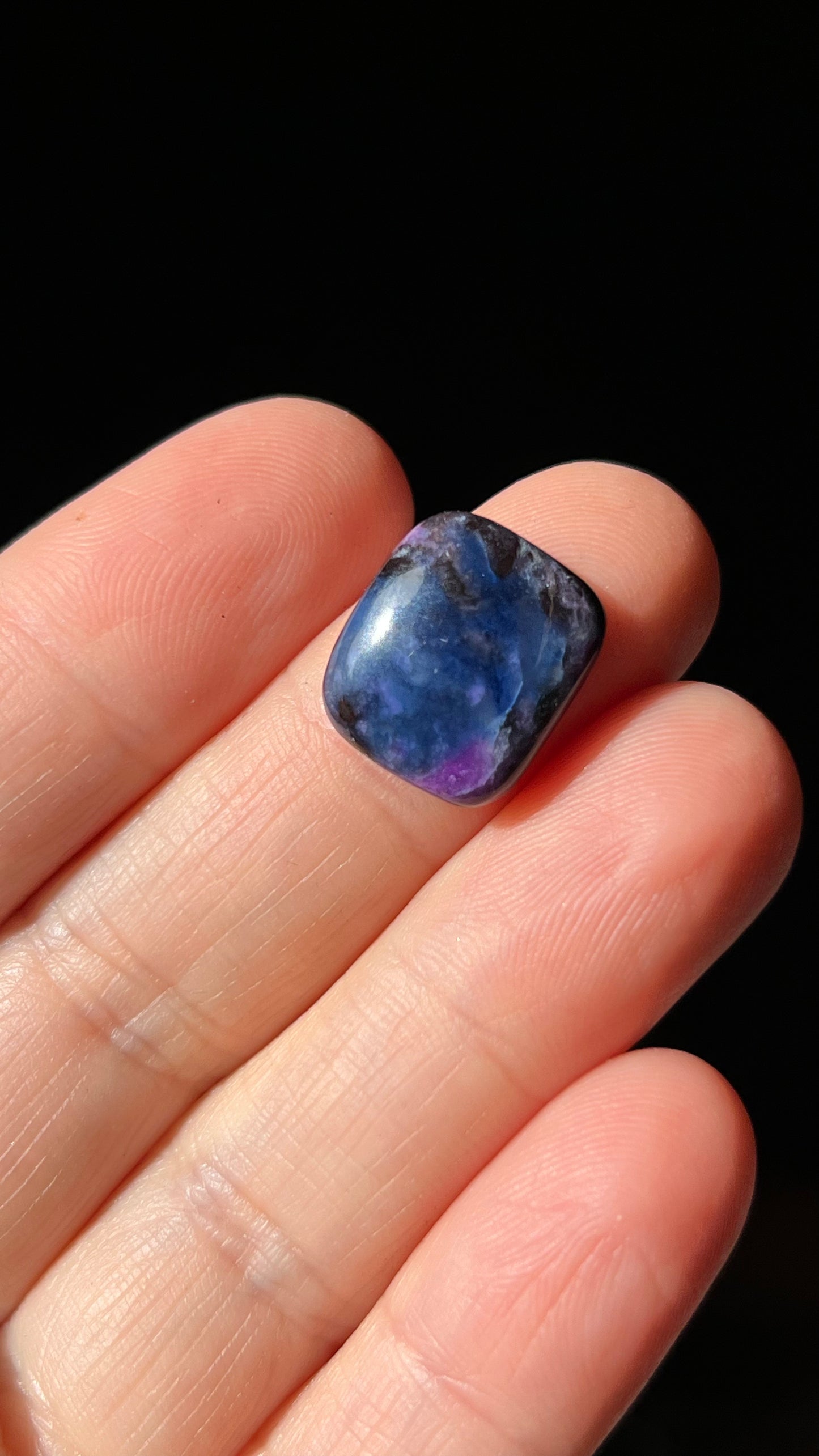 Sugilite, Richerite 7.8ct Cabochon, Wessels Mine, South Africa