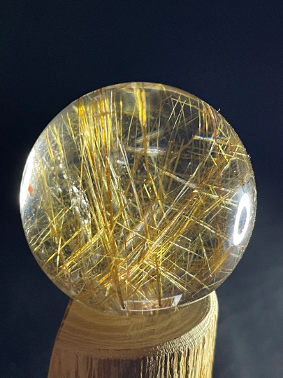 Prismatic Rutile in Optical Quartz