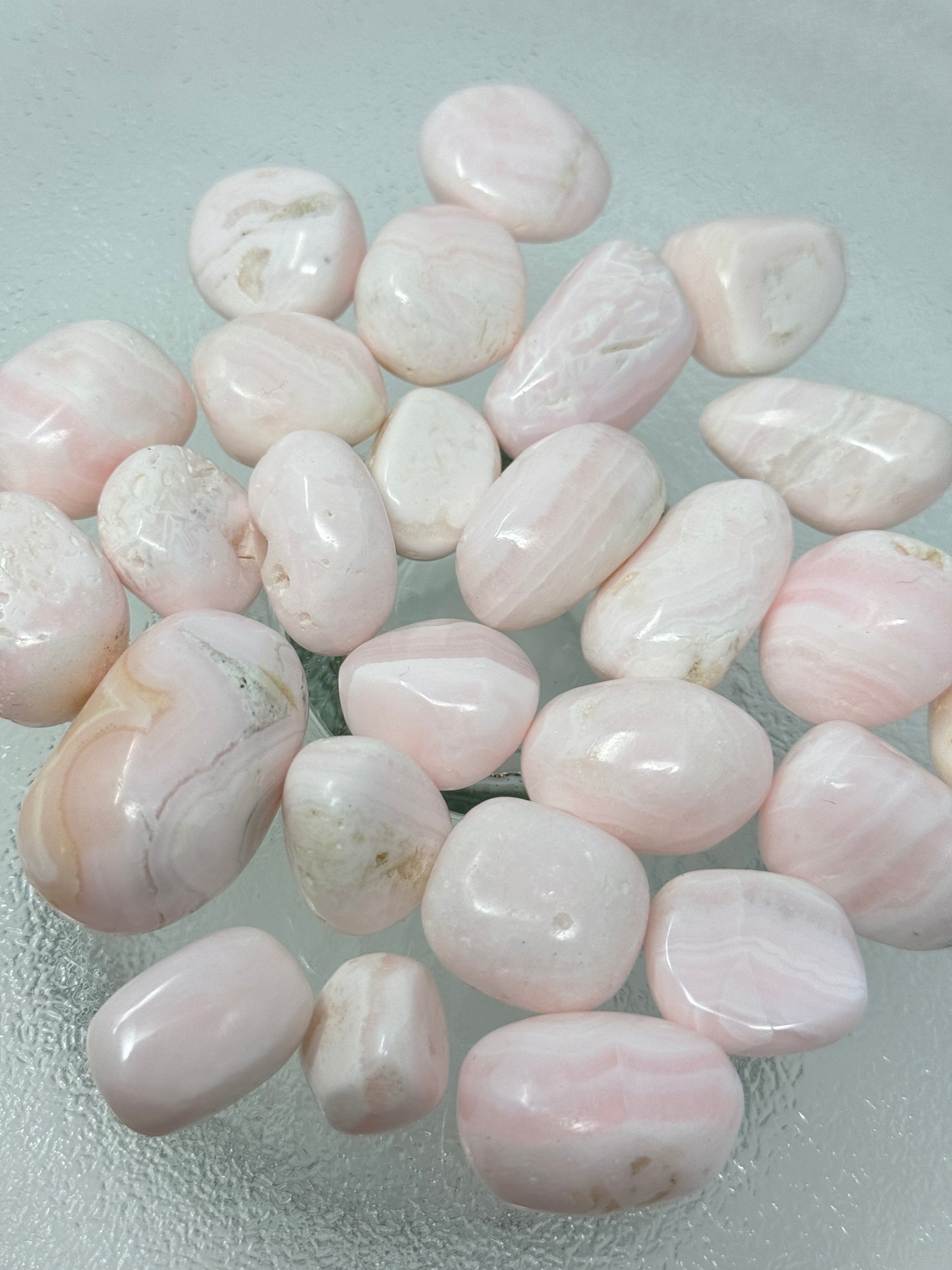 One Mangano Calcite Tumbled Stone UV Reactive