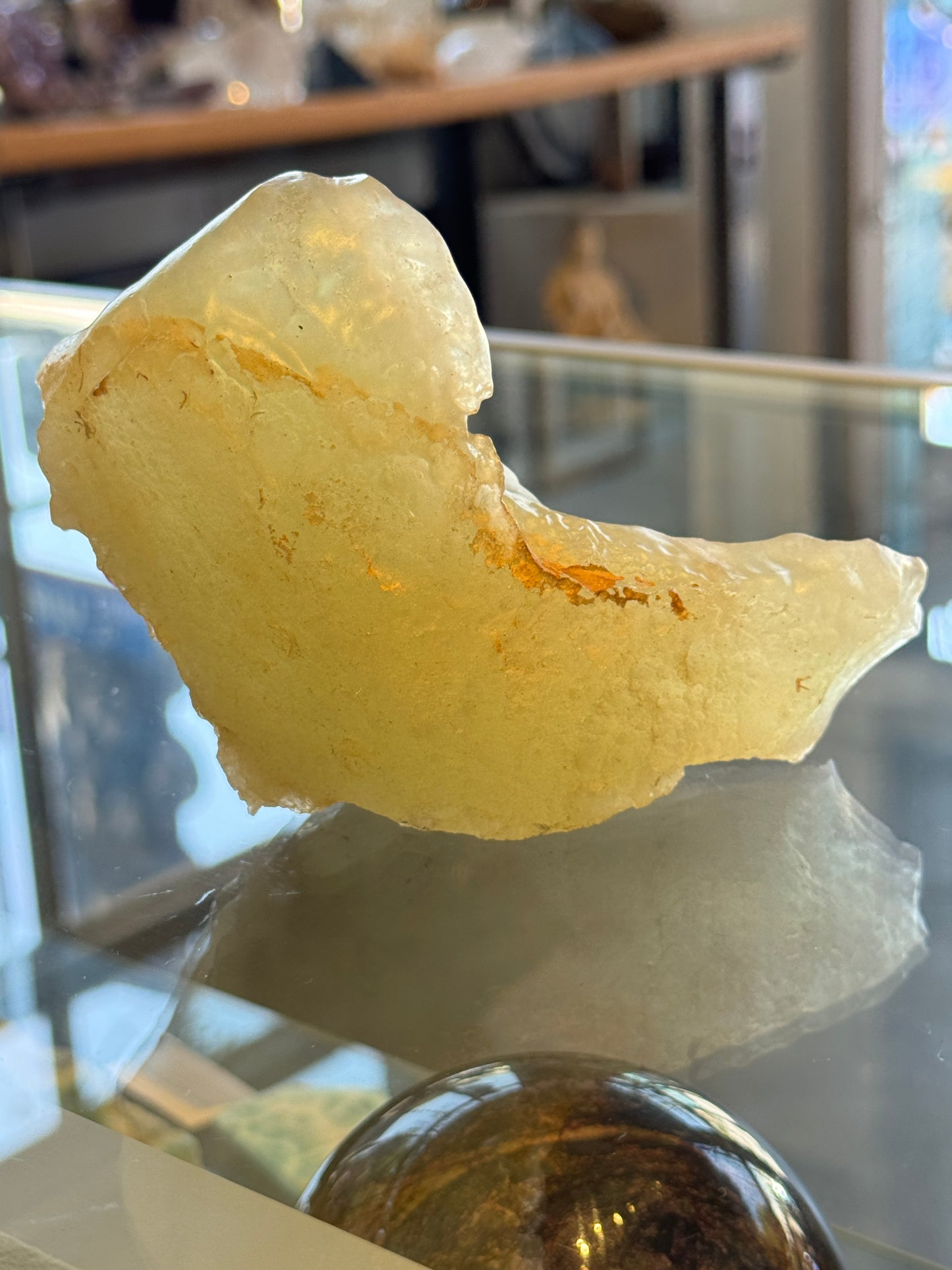 Museum-grade Libyan Desert Glass, 560g Meteorite Impactite from the Sahara Desert